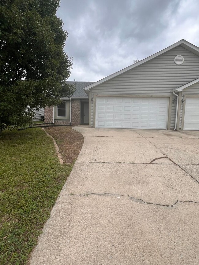 Building Photo - 3521-3523 Thornhill Cir W