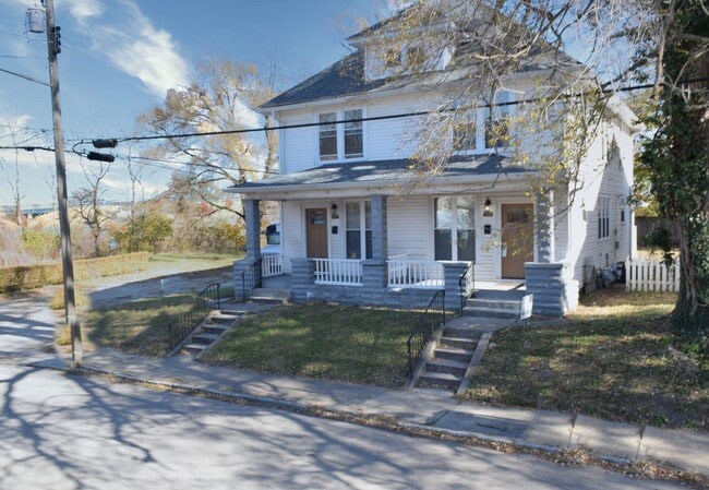 Building Photo - Newly Remodeled 3BR/1.5BA Townhome - Bates Hendricks