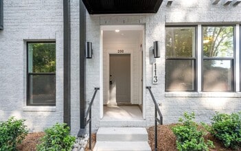 Building Photo - 113 N Franklin St