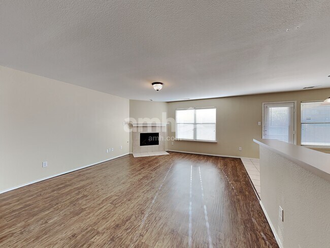 Foto del edificio - 7232 Lindentree Ln