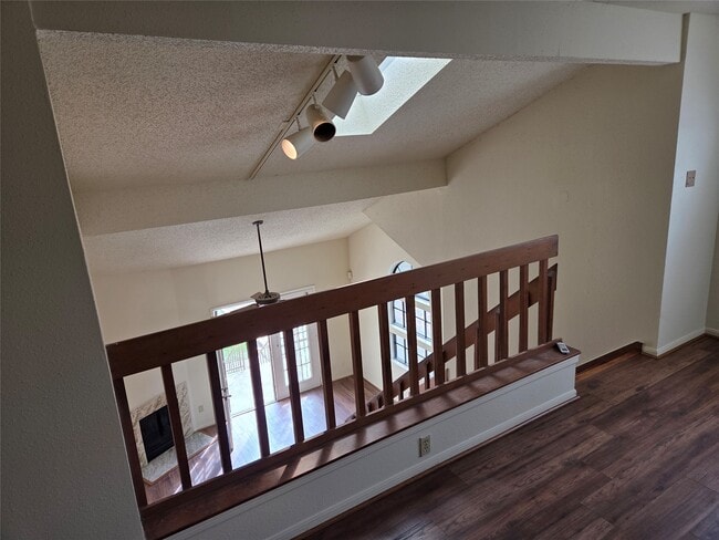 Foto del edificio - 2425 Holly Hall St