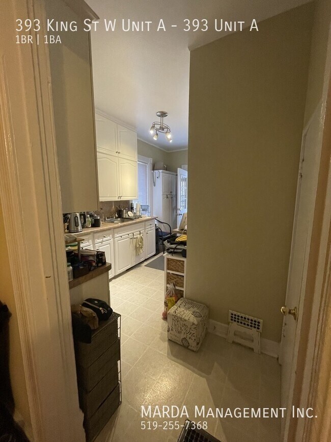 Photo du bâtiment - SPACIOUS 1 BED/1 BATH UNIT DOWNTOWN CHATHAM + HYDRO!