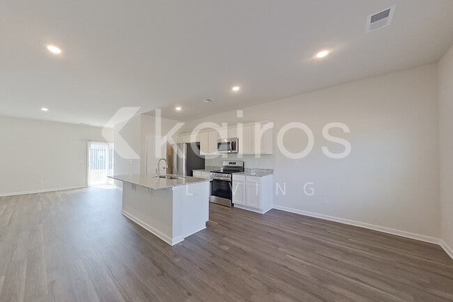 Building Photo - 2495 Banyon Cir