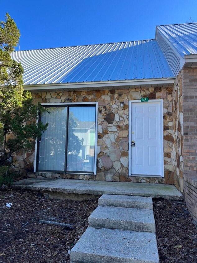 Primary Photo - 165 Scottwood Dr SE