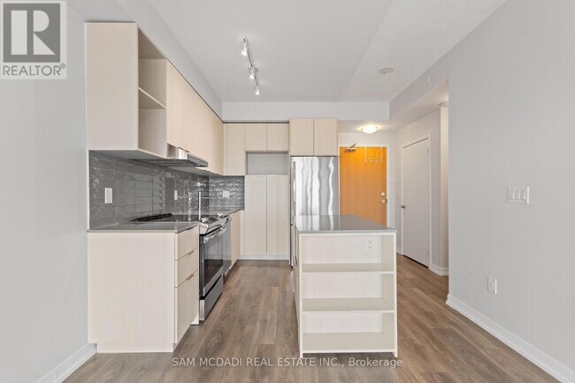 Photo du bâtiment - 2520 Eglinton Ave W