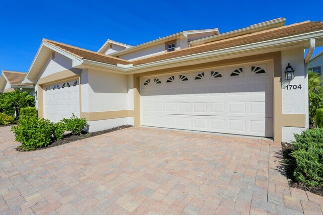 Foto del edificio - ** GOLFER'S PARADISE HERE!  NEW FURNITURE NEW REMODEL CORNER UNIT 2/2 PLUS DEN IN THE STRAND ***