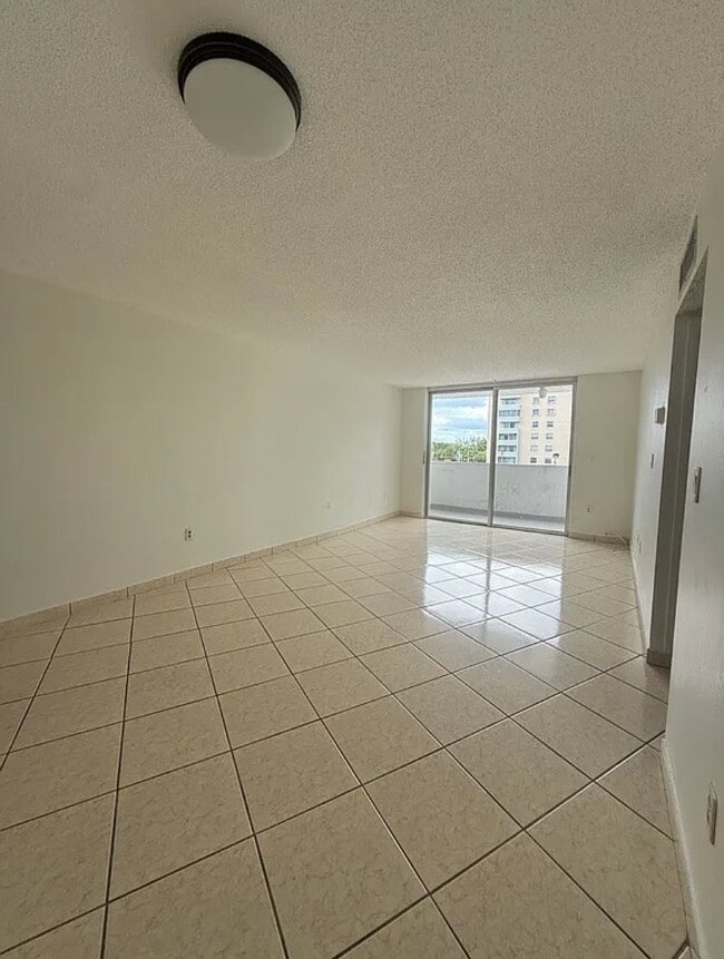 Foto del edificio - 5033 NW 7th St