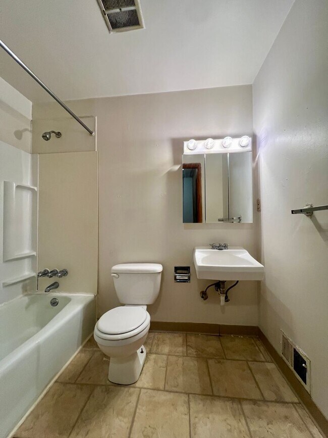 Foto del edificio - Cozy 1 BR in South Oakland! Call NOW!