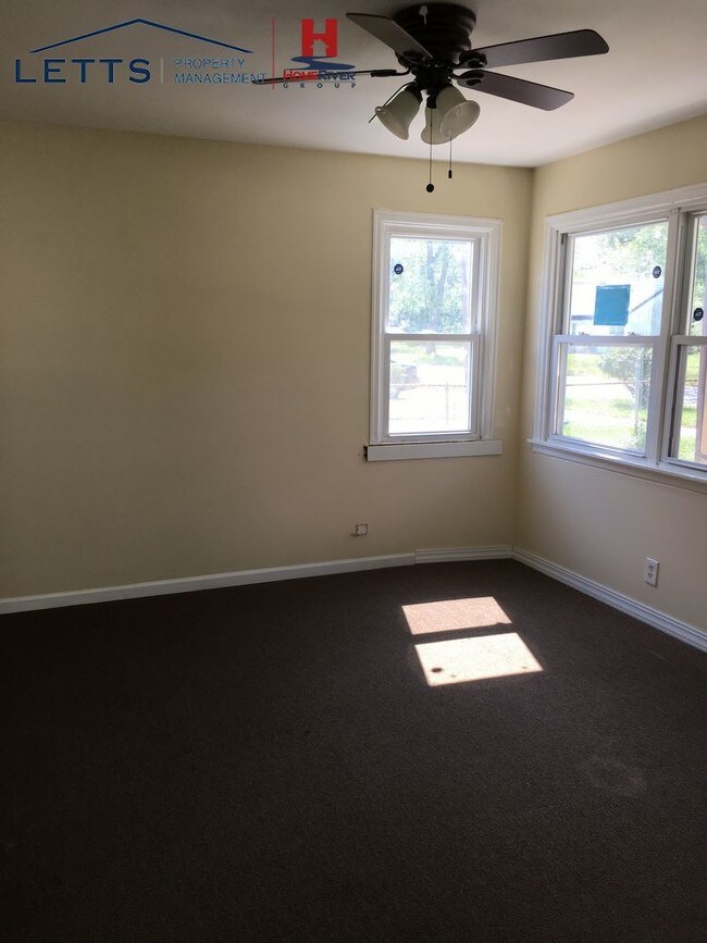 Building Photo - Cozy 4 bedroom Home