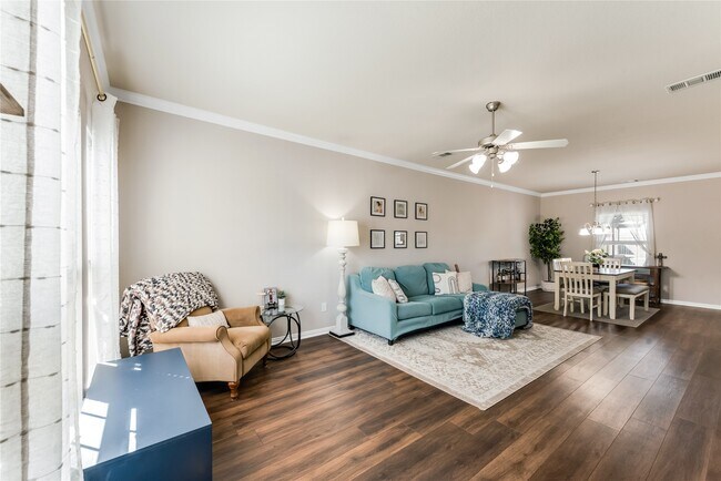 Building Photo - 512 Forest Village Cir
