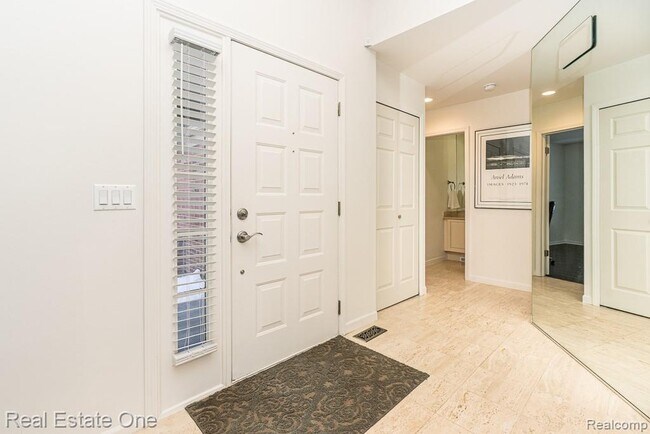 Foto del edificio - 7086 Danbrooke Ct