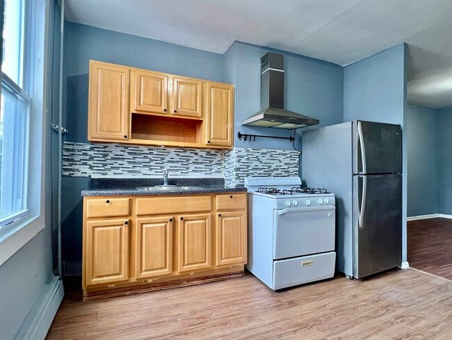 Building Photo - 80 Paterson St