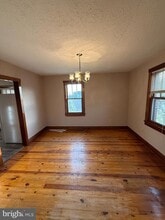 Building Photo - 11 Strawberry Ln