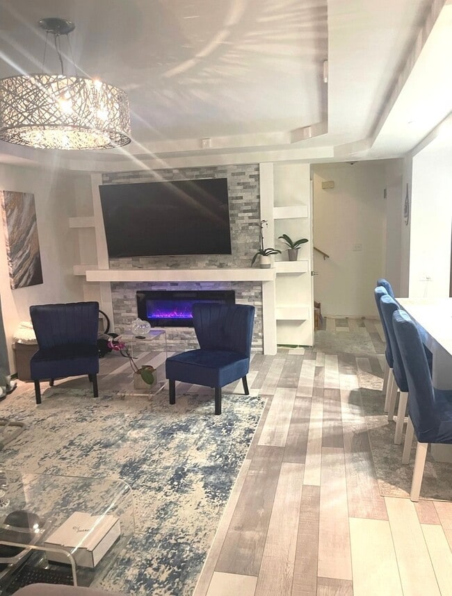 Foto del edificio - 7825 Banks St