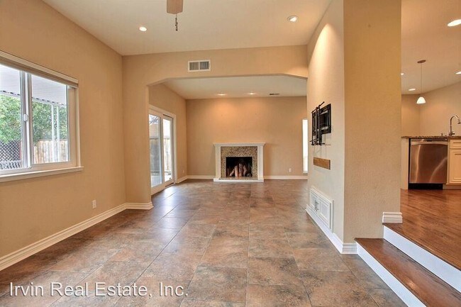 Building Photo - 2121 Shasta Dr