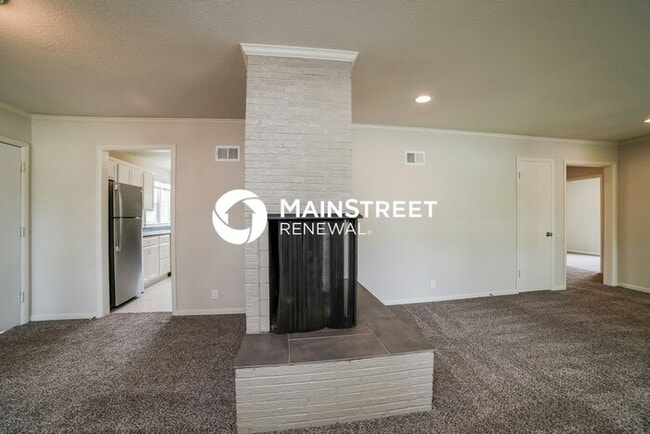 Building Photo - 3 Bedroom Pet-Friendly Home in Kansas City, MO with Main Street Renewal