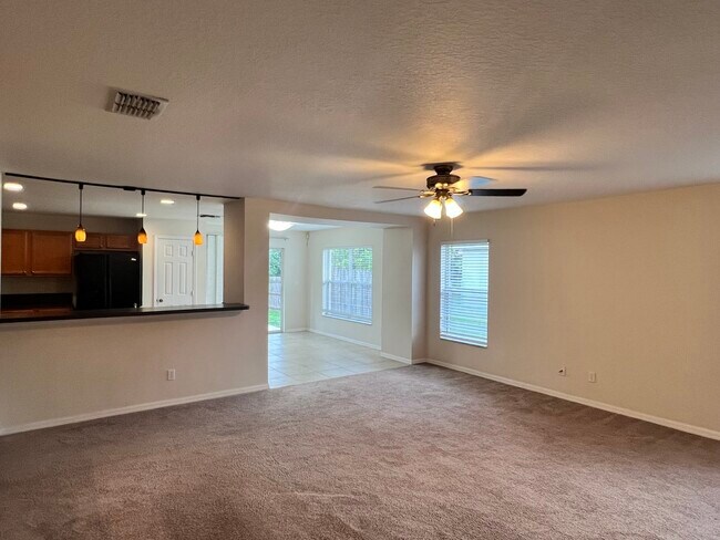 Building Photo - 391 SW Millard Dr