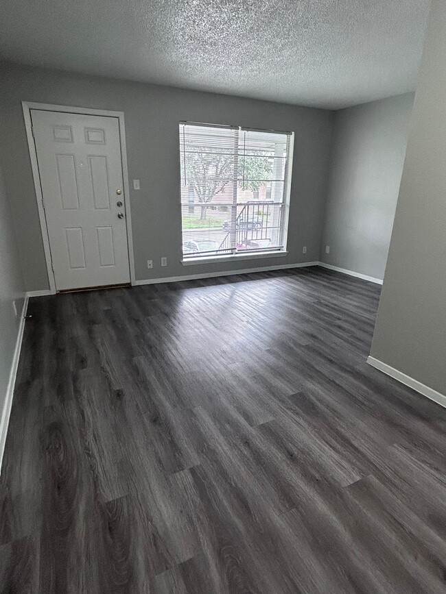 Foto del edificio - 1700 W McIntyre St