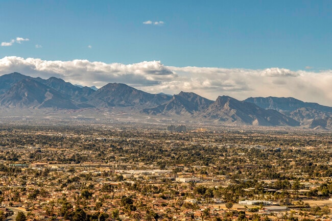 Building Photo - 4381 W Flamingo Rd