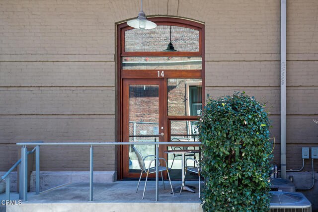 Building Photo - 940 E 2nd St