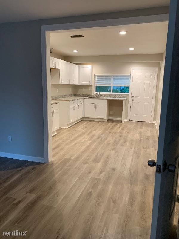 Building Photo - 3 br, 1 bath House - 1518 Teanaway Ln