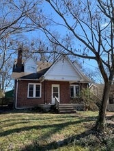 Building Photo - 124 39th Ave N