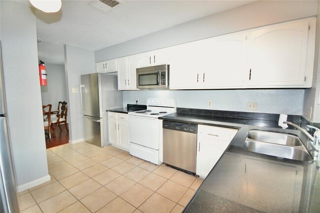 Foto del edificio - 2331 Stillmeadow Dr
