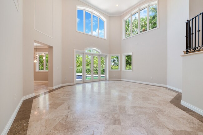 Foto del edificio - 13680 Deering Bay Dr