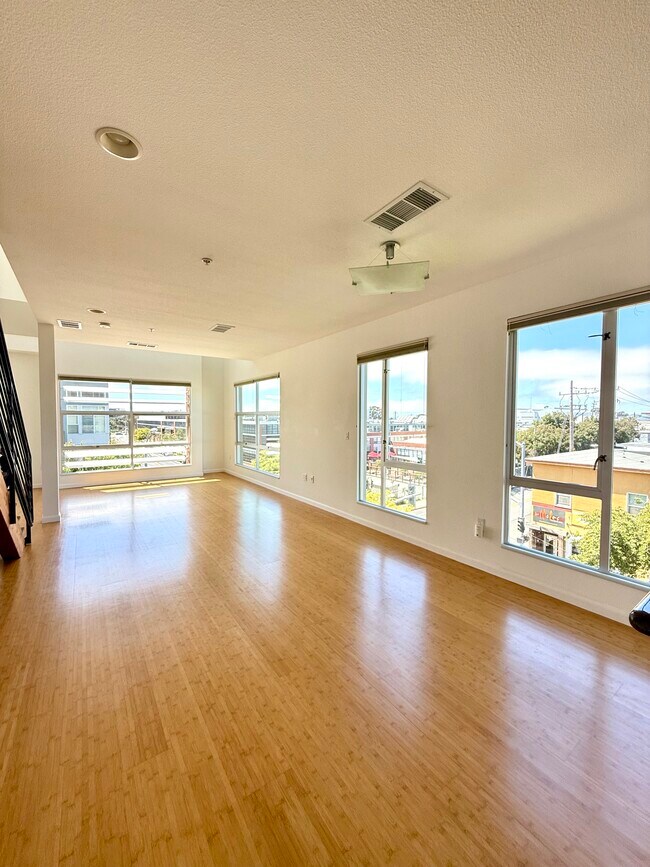 Foto del edificio - 6466 Hollis St