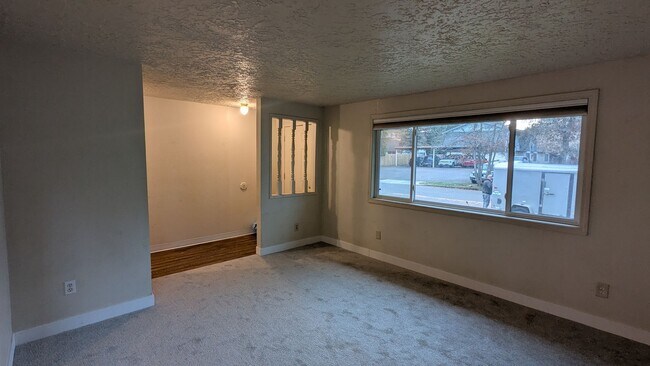 Foto del edificio - 14616 NE Coast Pine Ct