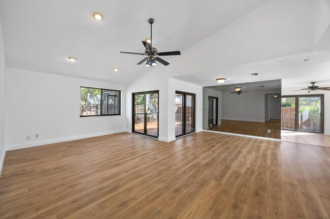 Foto del edificio - 2925 Azalea Dr