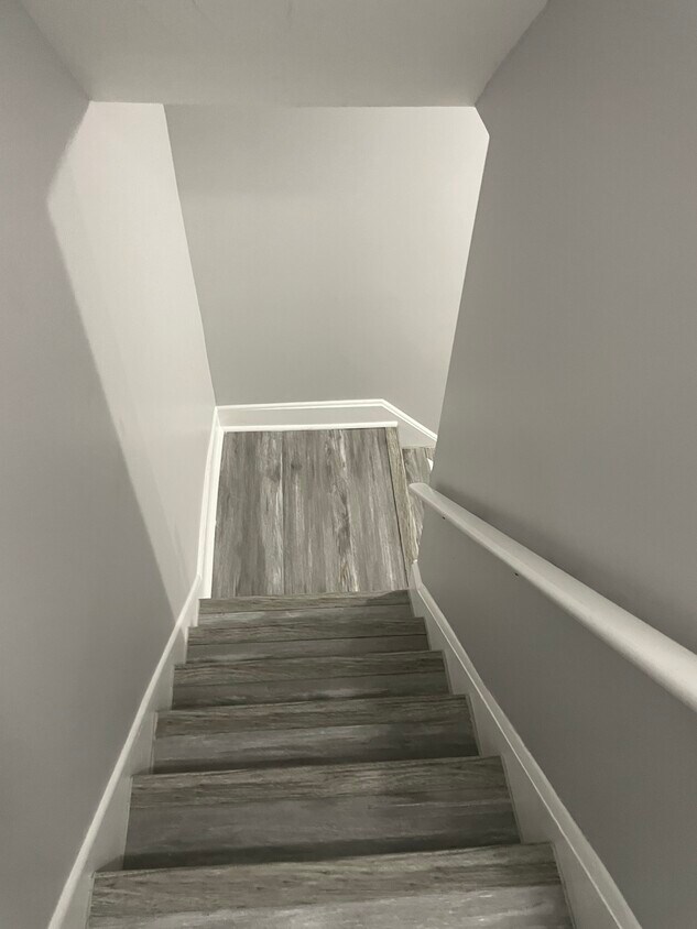 Common Hallway - 1114 Homewood Ave