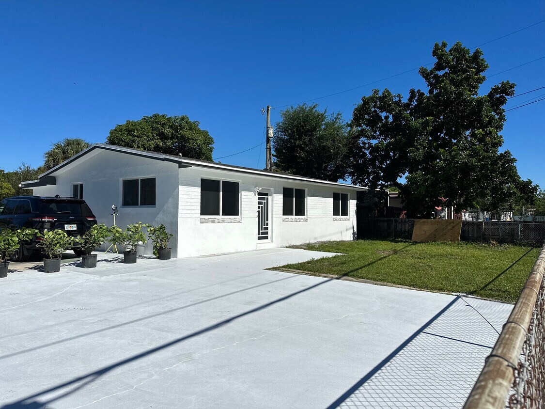 Primary Photo - 3500 Sutton Rd
