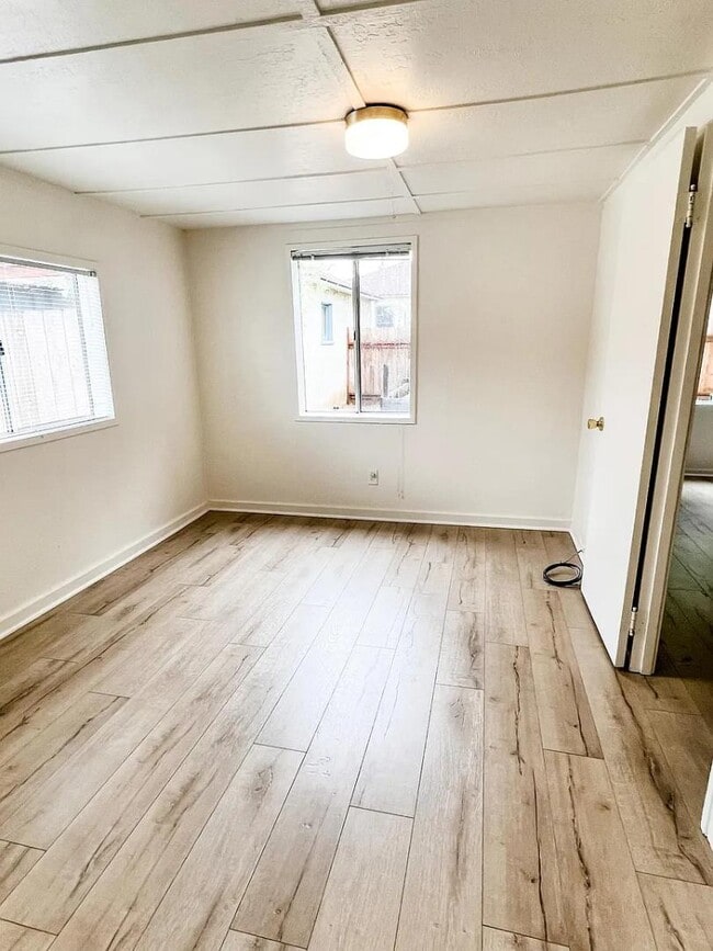 Building Photo - 166 Hurst Ave