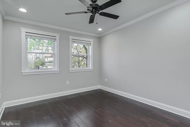 Building Photo - 614 Hyson St