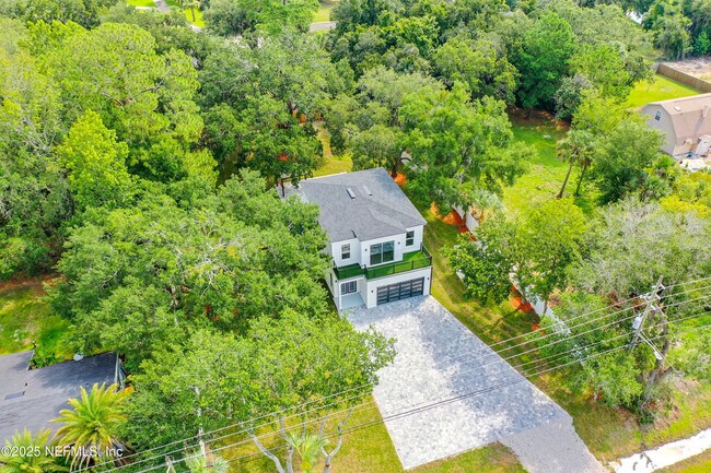 Foto del edificio - 5395 Heckscher Dr