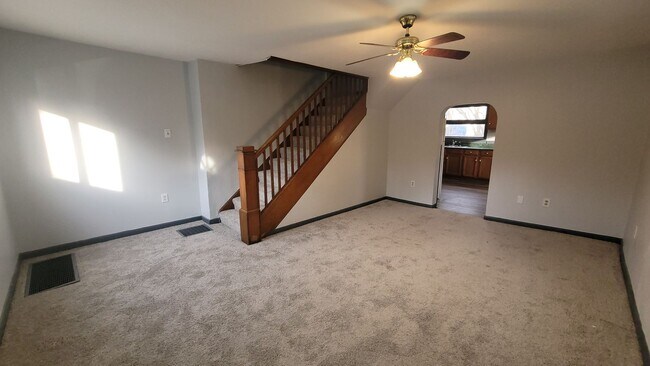 Building Photo - 217 Thompson St