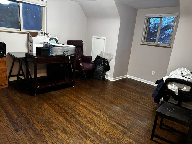 Building Photo - 608 Montrose Ave