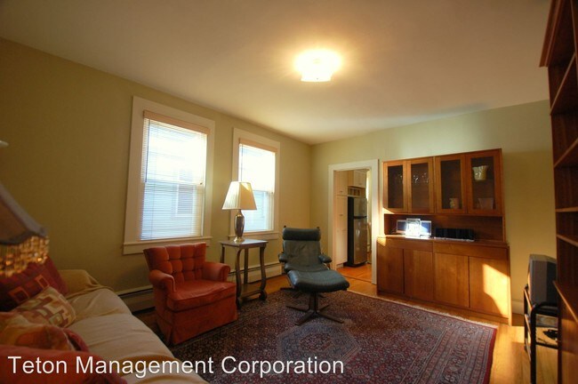 Foto del edificio - 8 Maplewood Ave