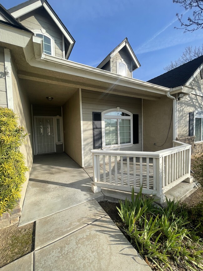 Front Porch - 5648 W Millbrae Ave