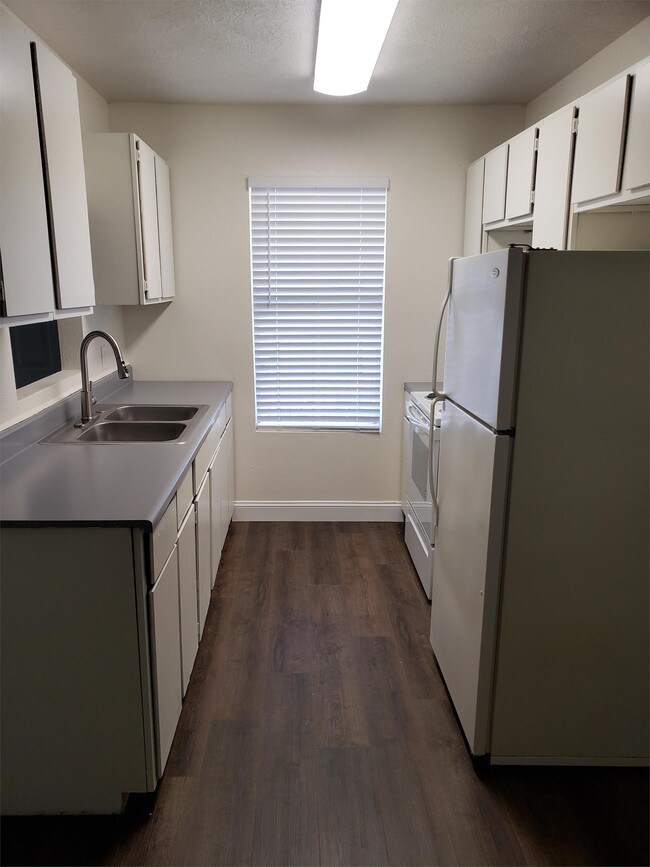 Foto del edificio - 104 8th Ave