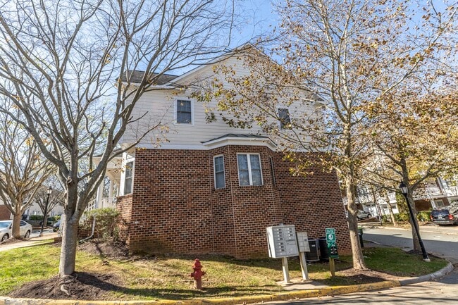 Building Photo - 128 Old Fifth Cir