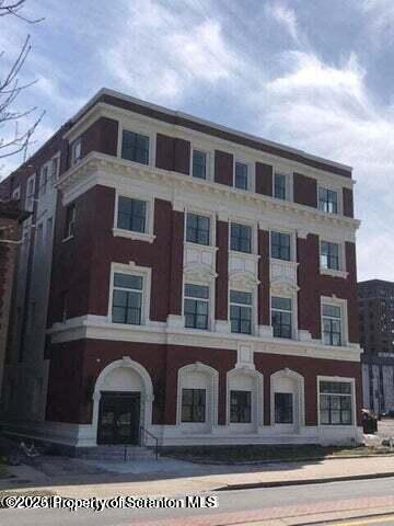 Building Photo - 19 River St