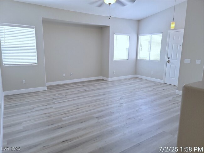 Foto del edificio - 7450 S Eastern Ave
