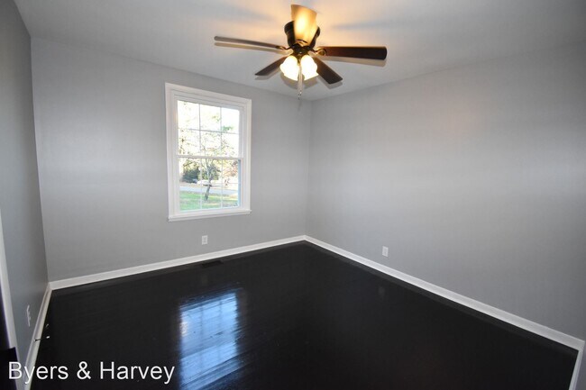 Building Photo - 3 br, 1 bath House - 330 Crest Drive