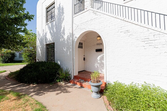 Building Photo - 1824 Carey Pl