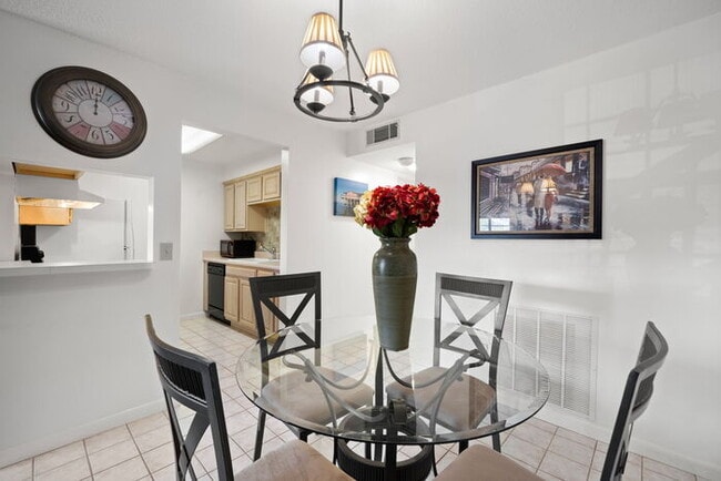 Building Photo - FURNISHED Condo For Rent in Tudor Cay!