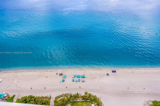 Building Photo - 15701 Collins Ave