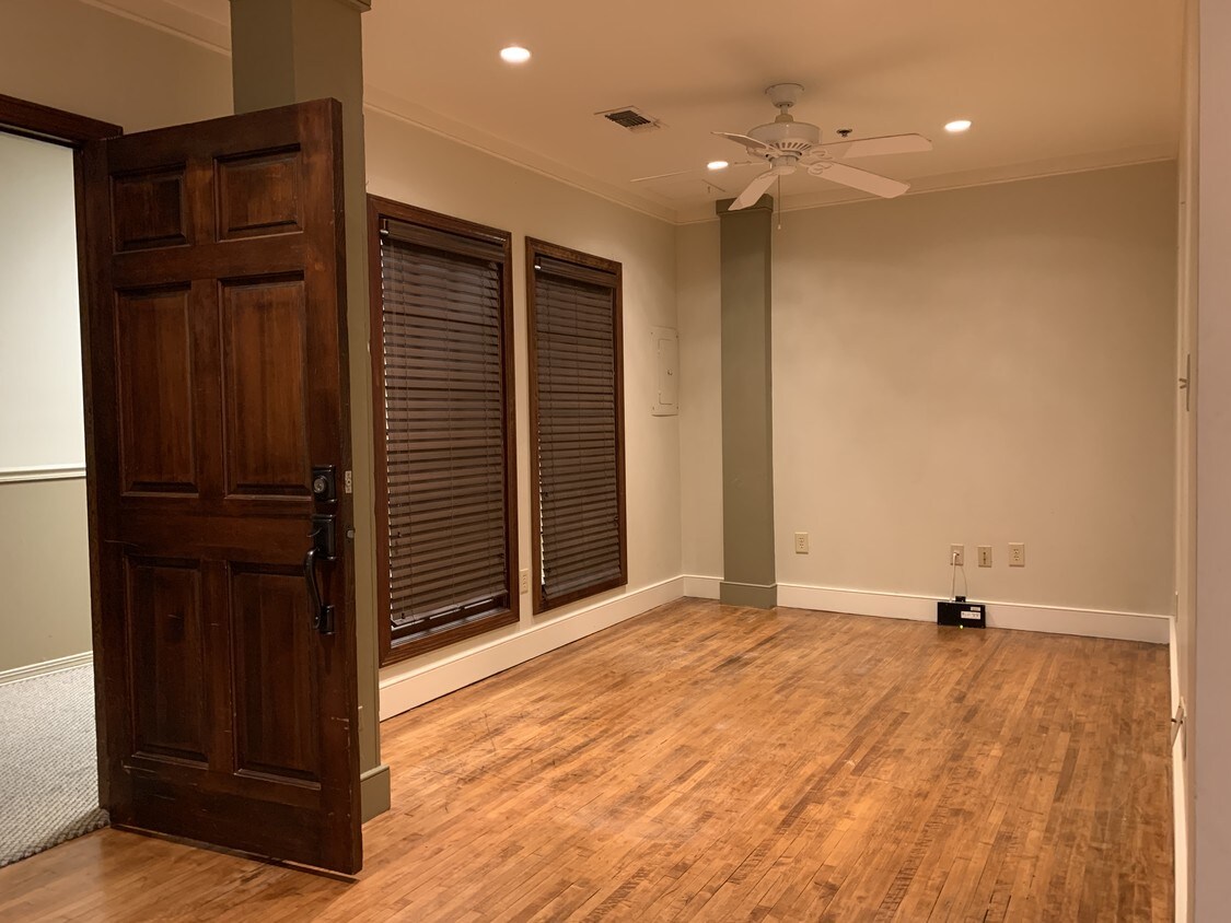 Foto principal - 409 W Oak St