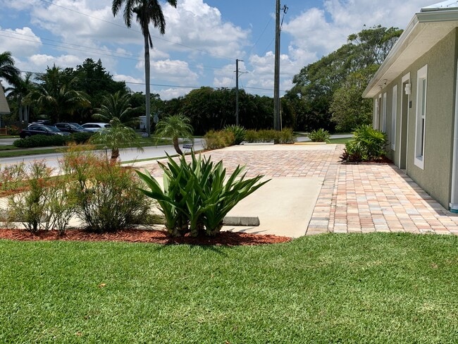 Building Photo - 926 NW Spruce Ridge Dr